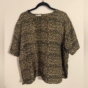 100% Silk Chic Leopard Print Short Sleeve Top
